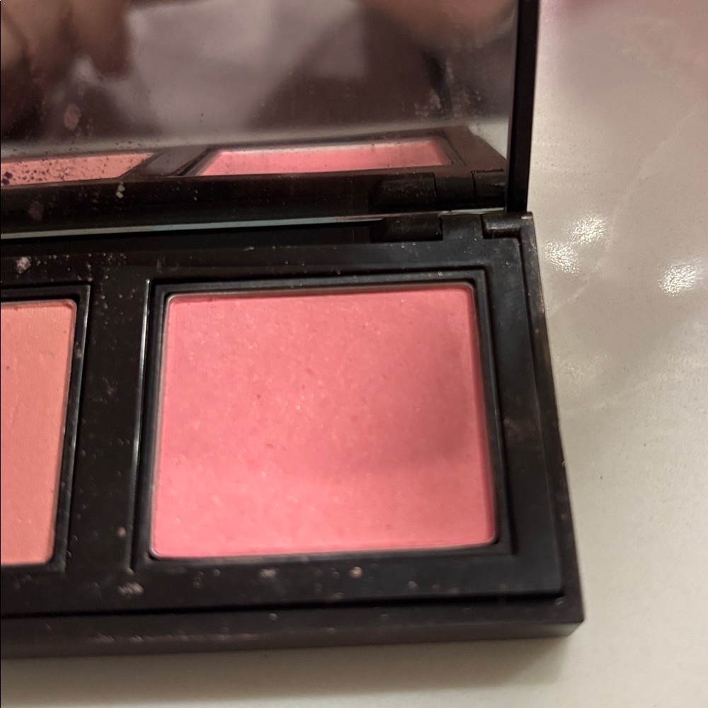 Laura Mercier Blush Duo in Charger/Palette ~ Rose Petal & Heather Pink - Picture 4 of 7